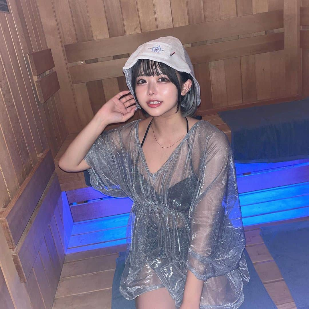 ちなぷぷのインスタグラム：「久々のサウナ🧖‍♀️ @selectshop_crea さんからサウナハットをいただいたよ🧢 サウナハットあるとないとじゃ結構違ってくるからおすすめ♪ . . . . . . . . .  #サウナ #サウナ女子 #サウナハット #サウナー #サウナ好きな人と繋がりたい #サウナグッズ #サウナー女子 #オロポ #水着 #水着コーデ #水着女子 #サウナイキタイ #サウナー #サ活 #個室サウナ #個室サウナでととのう  #サウナハット #サ活女子 #サウナ部#プライベートサウナ #ロウリュ  #ロウリュサウナ#サ活記録 #サウナ好き #サウナガール #サウナ記録 #サウナレポ　#ledianspa #サウナハット#サウナマット　#サウナ日和　#saunabiyori　#クレア株式会社」