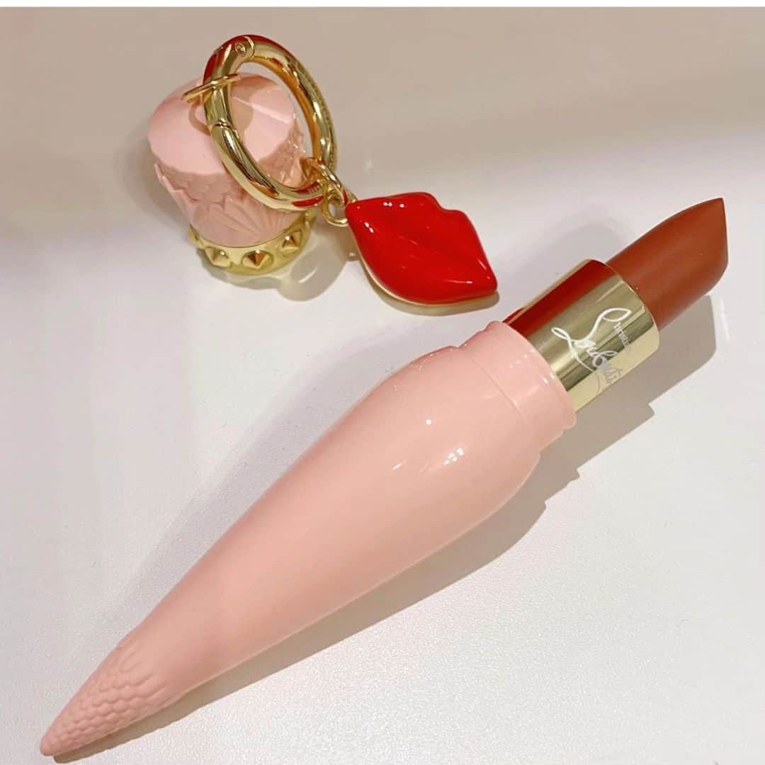 4meee!さんのインスタグラム写真 - (4meee!Instagram)「【気分が上がるパケ買いリップ💄】  持っているだけで気分が上がるパケ買い デパコスリップ🤍  大事な日やここぞ！と言う日に使うのも◎  ----photoby💌------- @pono__ii @_chipi8 @ashikawa__01 @eitoreina  @saori_gokigenyo  @oserii_03  @kumichamama   #4meee #フォーミー #デパコス#Ⅱデパコスリップ#エルメスリップ#エルメス#ルブタン#ルブタンリップ#ジルリップ#ジルスチュアート #ジルスチュアートコスメ #Diro#ディオールリップ#リップ#ハイブラリップ#リップケア #リップマニア」6月20日 18時20分 - 4meee_com