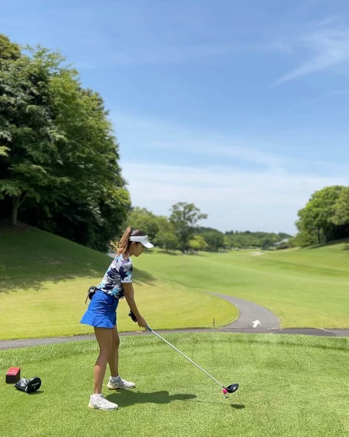 菊池なつきのインスタグラム：「調子いい日もあれば 全然ダメな日もある🥹  難しいなゴルフ！！  夏でもガンガンゴルフ行く派なので 誘ってください！🌺  @philipstein_japan  私のクーポンコードで15%OFFになるよ ▷  ps2304kikku  #睡眠 #睡眠の質 #睡眠の質改善 #集中 #集中力アップ #ゾーン #パフォーマンス向上  #ゴルフ女子 #女子ゴルフ #ゴルフスイング #インスタゴルフ # #japanesegirl  #インスタゴルフ女子　 #instalove #スイング　 #ゴルフ #golf #JAPAN #初心者 #golfstagram #golfswing  #ゴルフレッスン  #ゴルフウェア   #高尔夫　#골프　#高尔夫球」