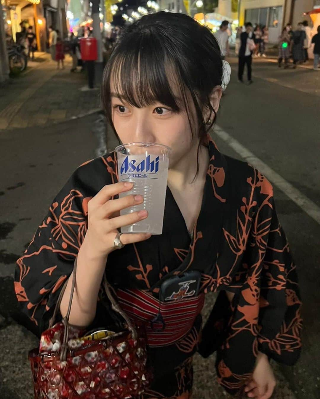 伊藤雨音さんのインスタグラム写真 - (伊藤雨音Instagram)「長野に帰って、お祭り行ってきました🏮 まさか自分がお酒を飲みながら歩くなんて想像してなかったから…大人になった事を実感しました。笑  沢山食べたー！！」6月20日 18時33分 - mew_galaxy