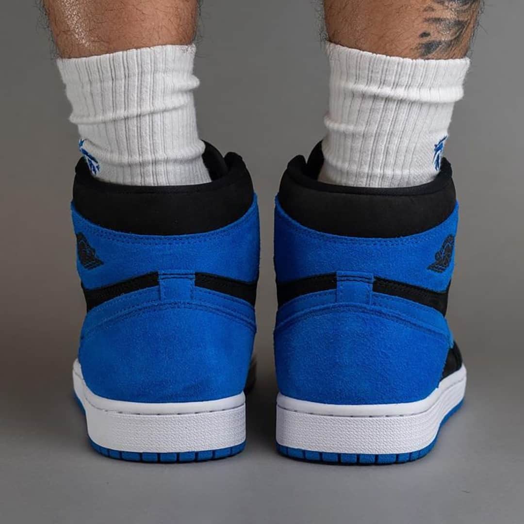 HYPEBEASTさんのインスタグラム写真 - (HYPEBEASTInstagram)「@hypebeastkicks: After a closer look last month, we now have on-foot imagery of the Air Jordan 1 High “Royal Reimagined.”⁠ ⁠ Inspired by @jumpman23's "Royal" colorway, this forthcoming variation takes a departure from the model’s traditional build. The OG iteration is widely known to be made up of smooth leather panels, but Jordan designers instead opted to construct the upcoming shoe's side panels and toe boxes with buttery suede. ⁠The titular hue then lands across the lower heel overlays, collars, Swooshes, and toe boxes while the quarters and surrounding overlays arrive in a solid black hue.⁠ ⁠ The kicks are expected to release this November for $180 USD via @nike SNKRS and select Jordan Brand retailers.⁠ Photo: @yankeekicks」6月20日 18時35分 - hypebeast
