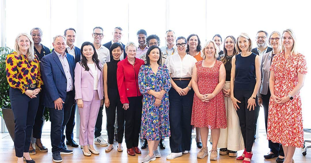 ノバルティスさんのインスタグラム写真 - (ノバルティスInstagram)「What a pleasure it was to welcome our new Culture Leadership Advisory Board to our Basel campus this week! We brought together some of the world’s thought leaders and our own business leaders– to share internal and external perspectives, learn from new insights and stimulate creative thinking to continue our culture journey.  Thanks to all involved– great insights and fascinating perspectives for us to explore further.  Our culture fuels our purpose – to reimagine medicine. Find out more in our link in bio. #novartislife #novartis #culture」6月20日 18時37分 - novartis