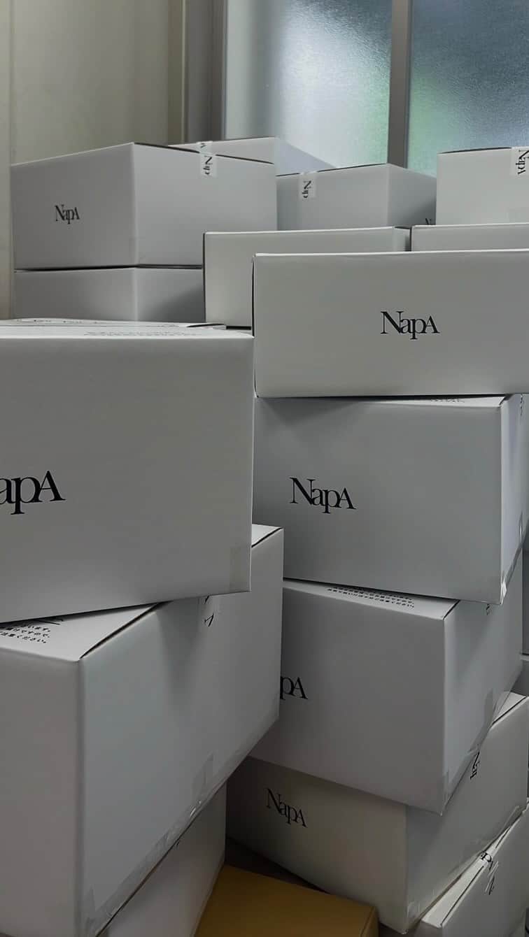 のインスタグラム：「@napa_jp_official 🖤🤍🖤🤍🖤」