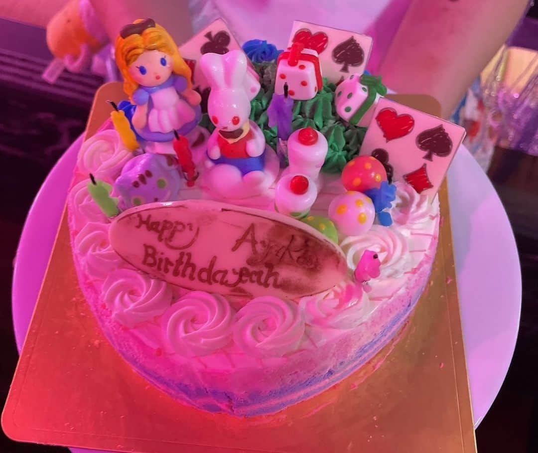 服部彩香さんのインスタグラム写真 - (服部彩香Instagram)「Birthday Cake- ̗̀ 🎂 ̖́- Happy🤍 . #バースデーイベント  #BirthdayEVENT #バースデー #birthday #バースデーケーキ #ケーキ #birthdaycake  #サキュバスシーシャ #サキュバス #コンカフェ #あやかまる」6月20日 18時47分 - ayasyan1112