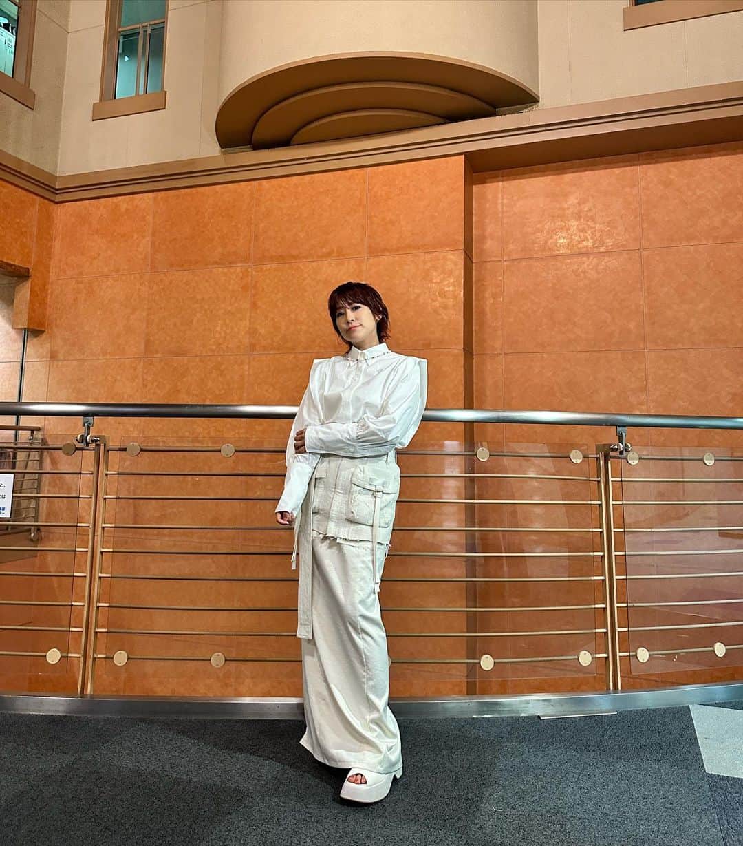 IMALUのインスタグラム：「#金スマ 見てくださった方ありがとうございました〜。食べてばかりの収録幸せでした〜😊✨  👗 @kogisonofuku  💄 @hairmakeup_mayu」