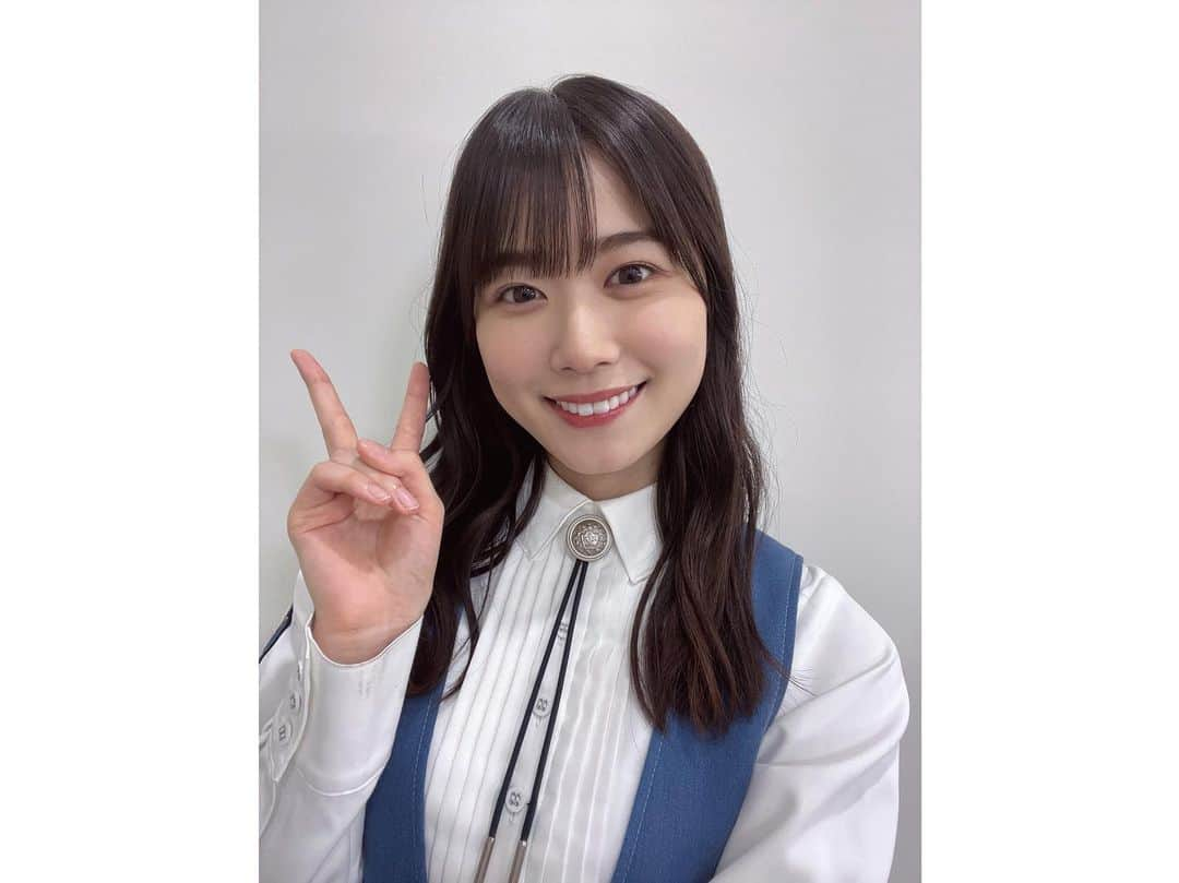 丹生明里さんのインスタグラム写真 - (丹生明里Instagram)「佐藤栞里さんと一緒にお写真を撮らせていただきました🥰📸  なんとなんと、地元埼玉が同じ！ それだけじゃないんです！😳  生まれてからすぐ群馬へお引越しをし、しばらく過ごされてから埼玉へと引っ越した流れがまさかまさかの同じで！  地元の話で盛り上がりました🥰  とっても優しくて温かいオーラに包まれた佐藤栞里さんとお話しできて幸せでした😍  6月21日(水)日本テレビにて19:00~放送されます、 笑ってコラえて！ 是非観てくださいね〜  外番組で初めて髪の毛を下ろした日でもありました✨  #佐藤栞里 さん #丹生明里 #nibugram」6月20日 18時50分 - nibuchan_akari