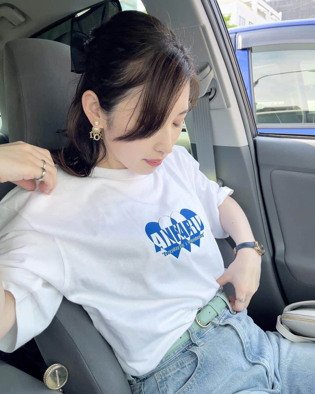 吉田沙弥香さんのインスタグラム写真 - (吉田沙弥香Instagram)「夏っぽT-shirt👕☀️💙 . . 知り合いが作っているTシャツ☺︎♡ この白と青の色合いが可愛いくてお気に入り~💙🤍  是非見てみてね👕⭐️  #anfaru #tシャツコーデ  #アパレルブランド  #アパレルブランド立ち上げ  #アンファル」6月20日 18時55分 - __sayaka07__