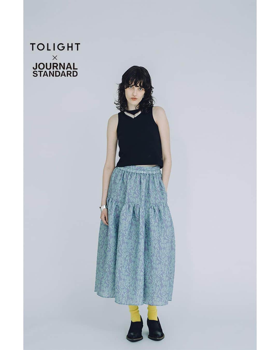 のインスタグラム：「TOLIGHT×JOURNAL STANDARD Botanical Inspiration  毎回ご好評のTOLIGHT×JOURNAL STANDARDコラボレーション企画が今年も登場。  今回は南アフリカに生息するワイルドフラワーをテーマに植物の持つ華やかさと生命力をデザインに落とし込んでいます。 TOLIGHTならではのハンドペイントの風合いや、クラフト感のあるディティールが拘りのポイントです。  ぜひ手にとって、夏のおしゃれを楽しんでください。  詳しい情報は6月24日公開予定のベイクルーズストア“BLOG”でご覧ください。  ------------------------------  予約発売日：6/24(土) 一般発売日：7/1(土)  ------------------------------  #baycrews #baycrewsstore #journalstandardladies #journalstandard #2023SS #summer #ジャーナルスタンダード #レディースファッション #ベイクルーズ #TOLIGT #トゥライト」