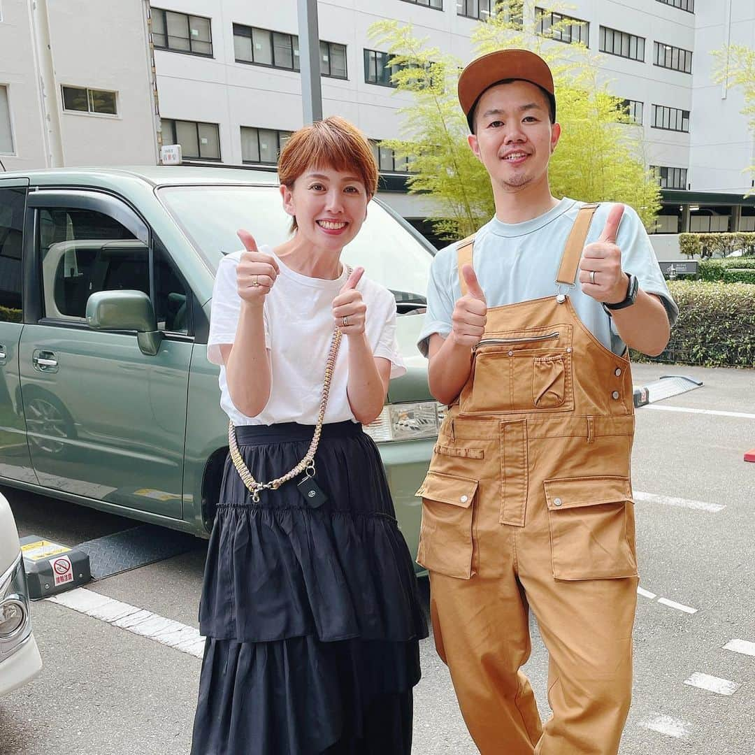 秋本ゆかりさんのインスタグラム写真 - (秋本ゆかりInstagram)「前回のタダイマ！「買い物番長」ロケで、コストコ番長として出演して頂いた、マツケンさん😊 週5ペースでコストコに通うコストコ通！ コストコ商品を使いこなし、普段の食事もマツケンさんが担当しているんだとか😳 どの商品も次から次へと情報が出てきて、お店の人？！いやそれ以上！！と思うほどです😁  マツケンさんが愛用しているオススメの物をご紹介して頂きました✨  マツケンさんのYouTubeでも、番組撮影の裏側が！！私のYouTubeも宣伝してくれました🥺  マツケンさんのYouTube『MatsukennVlog』もコストコ情報盛りだくさんなので、ぜひ観てみてくださーい🙌  . #rkb#タダイマ#秋本ゆかり#買い物番長#コストコ#コストコ通#マツケン#福岡」6月20日 19時13分 - akimoto_yukari