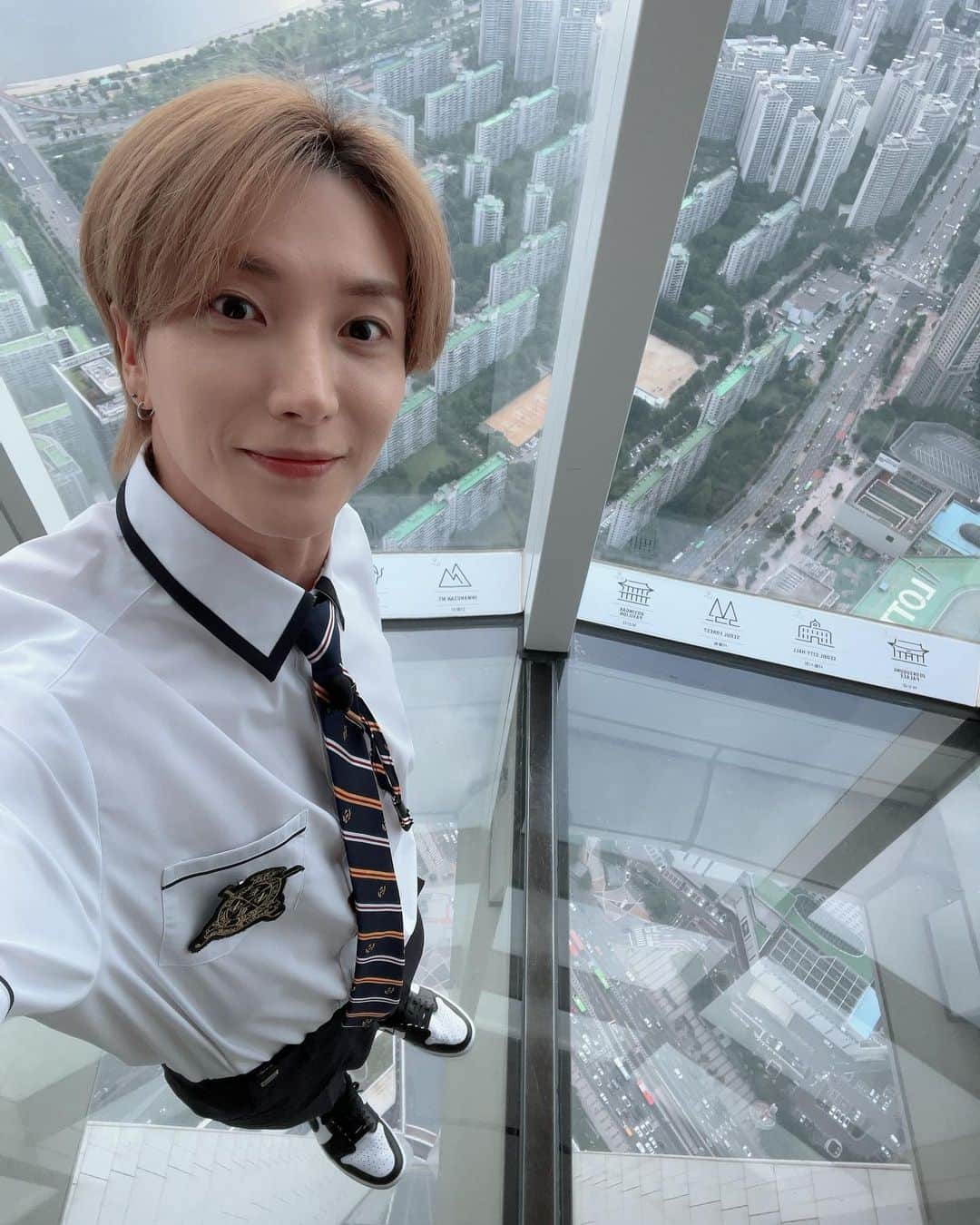 のインスタグラム：「#슈트리머 #잠시후생방송8시 #서울스카이 #118층전망대」