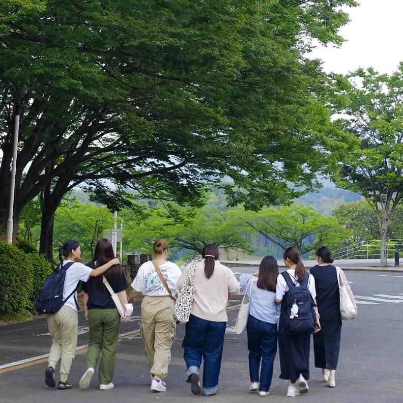 福岡女子短期大学さんのインスタグラム写真 - (福岡女子短期大学Instagram)「💠1/365 DAYS  今日も1日お疲れさまです✨ 放課後のキャンパスで撮影 協力いただいた皆さん ありがとうございました😊  #福岡女子短期大学 #福女短スナップ  #ストリートスナップ #福岡カメラ部 #写真好きな人と繋がりたい」6月20日 19時24分 - fukuoka_wjc