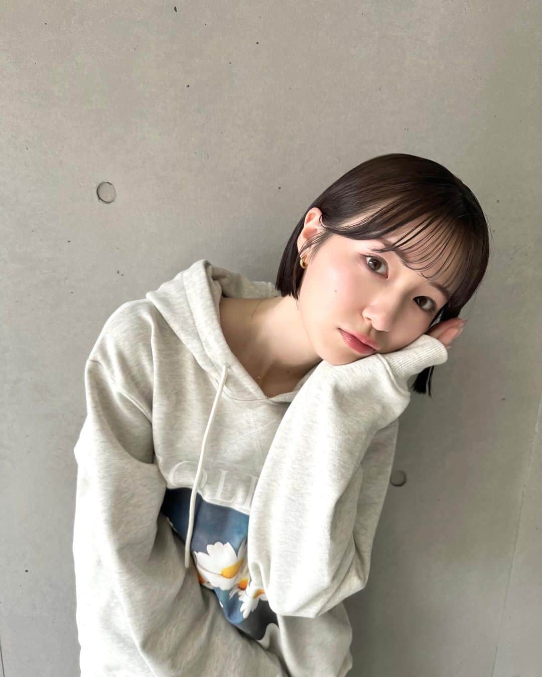 糸原美波さんのインスタグラム写真 - (糸原美波Instagram)「@solew_japan のスウェット 🌼  韓国のブランドでとっても可愛い♡  エアコンで寒い時とか 今の時期でもパッと着れるから スウェットは大好き🫶🏻  #solew #solewjapan」6月20日 19時20分 - minami_itohara