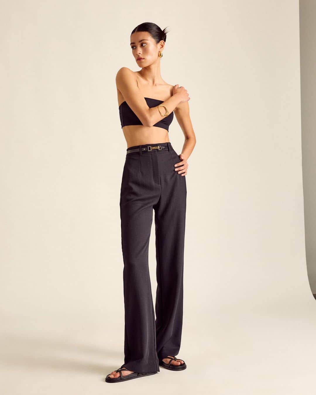 KOOKAI のインスタグラム：「Style your getaway •• Shop the Malia Crop and Oyster Tailored Pants, available in boutiques and online #kookai」