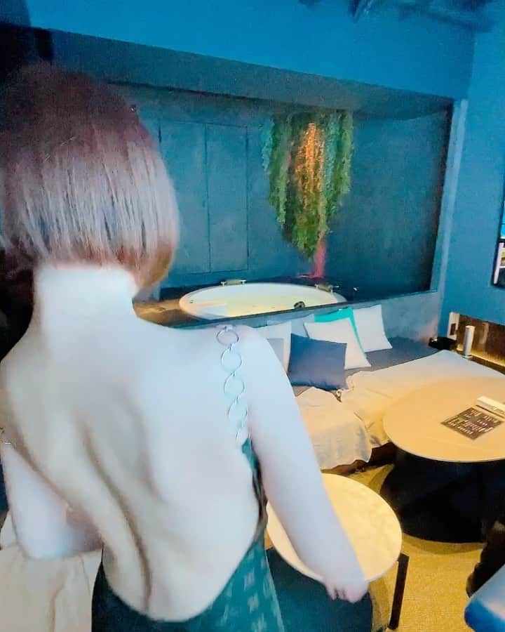森下悠里のインスタグラム：「@sauna_the_s ずっと行きたかった サウナ♡S♡  @massage357shucchou  ゴッドハンド長嶋さんに全身解してもらって とーっても癒されました♡  大好き美女3人と秘密の特別空間🥹  長嶋さんマッサージ2回目だったけど 今回も凄すぎて夢心地でした♡♡♡  #PR #サウナ #🧖‍♀️ #サウナ女子 #サ活 #サ活女子」
