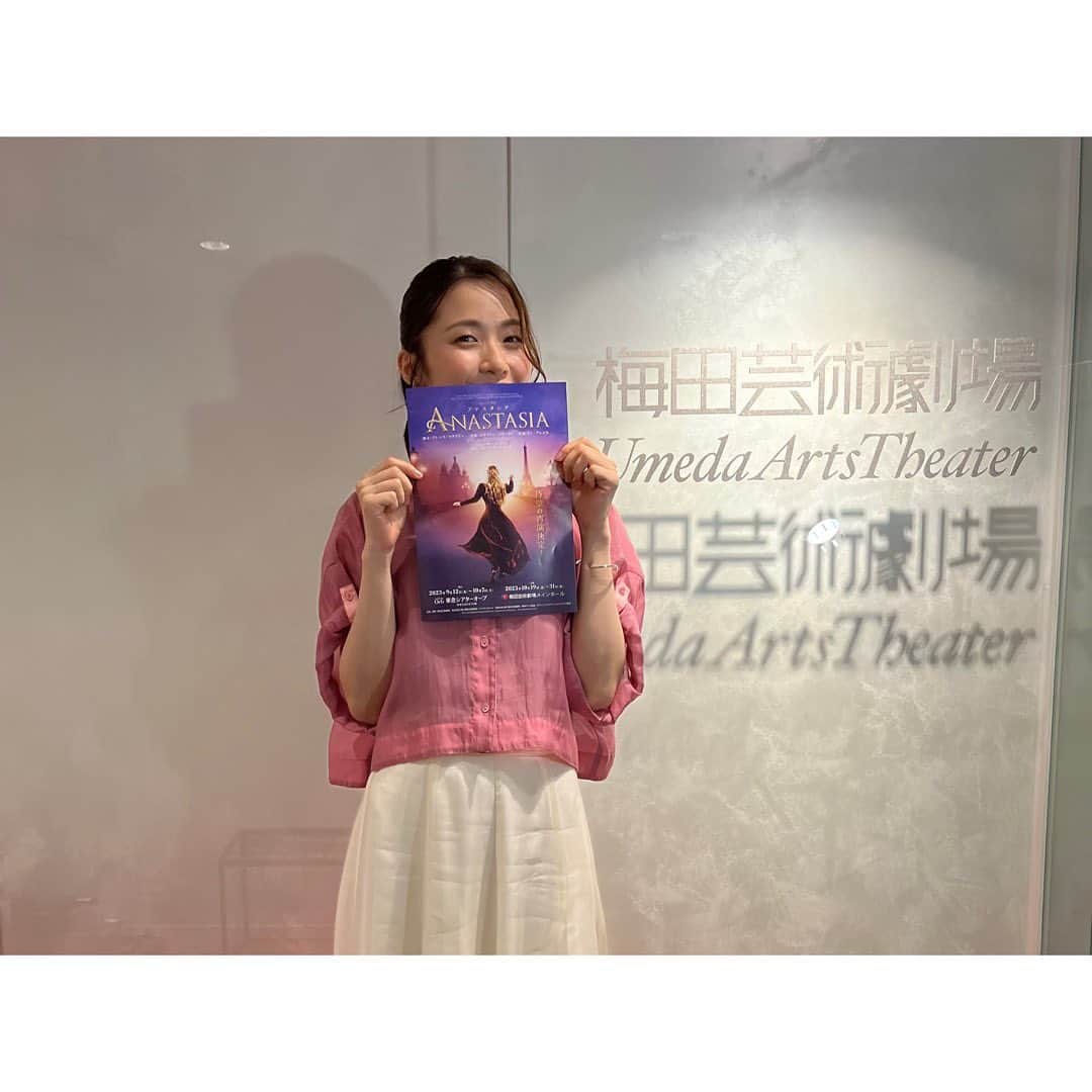 木下晴香さんのインスタグラム写真 - (木下晴香Instagram)「💜 ⁡ フライヤーも新しいのが出来たそうで、表も裏も日本初演の舞台写真がいっぱい載ってたよ。  見つけたらぜひ手に取ってみてくださいね🙌🏻  #アナスタシア #anastasiamusical」6月20日 19時36分 - haruka_kinoshita_official