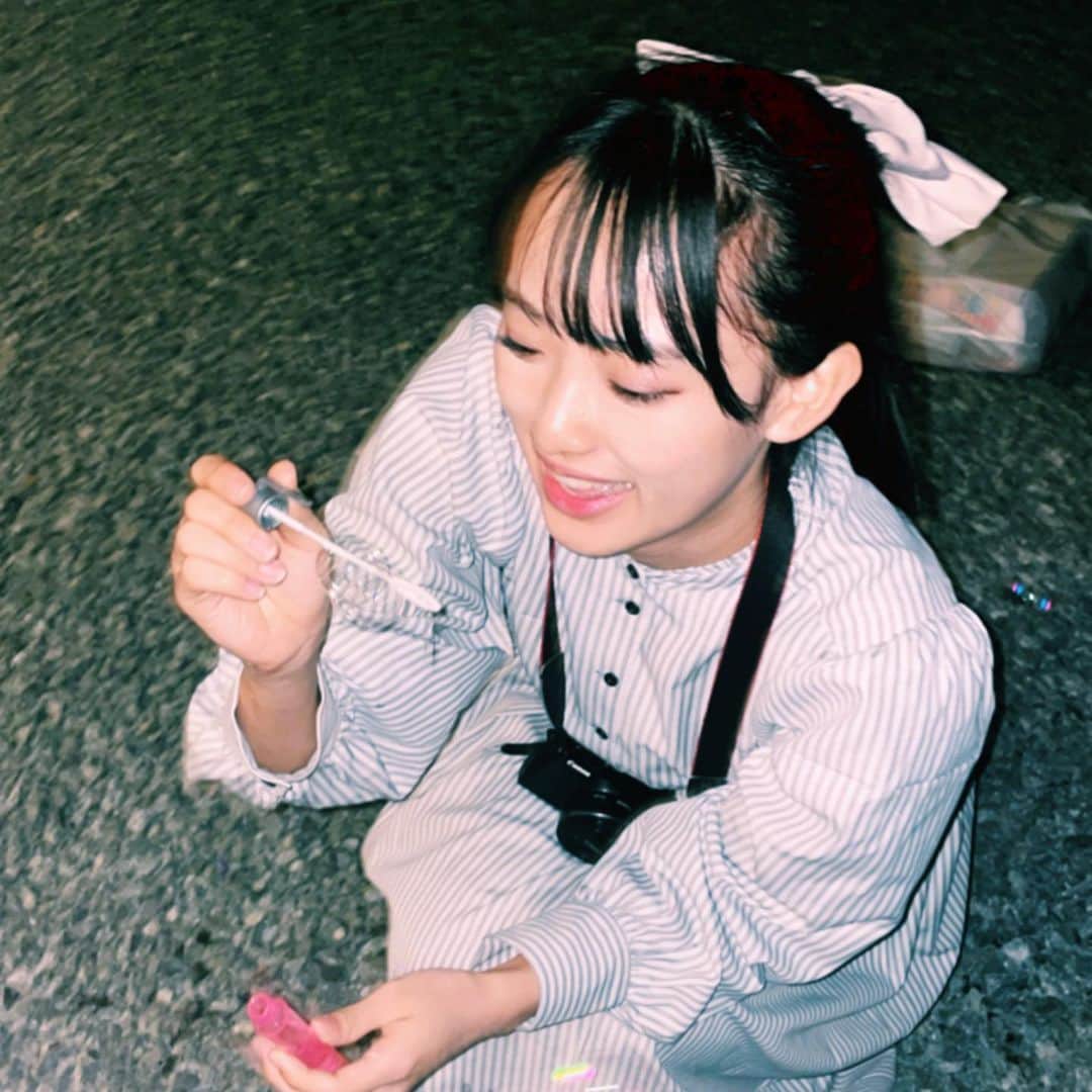歌田初夏のインスタグラム：「花火って何歳になってもわくわくするね🌸  写真はシャボン玉だけど、、  #夏　#初夏　#花火　#手持ち花火　#楽しい　#シャボン玉」