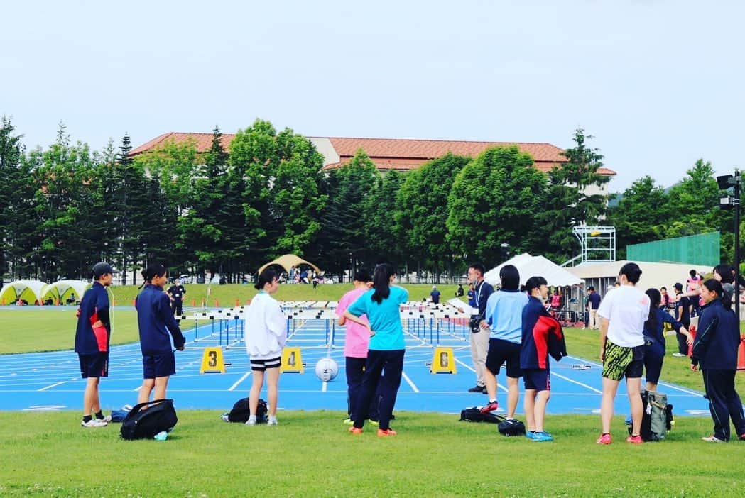 MICHICのインスタグラム：「🏃‍♀️ . . . 週末も大会、くやし涙がつづく  がんばれー . . . #はなの陸上日記  🏃‍♀️」