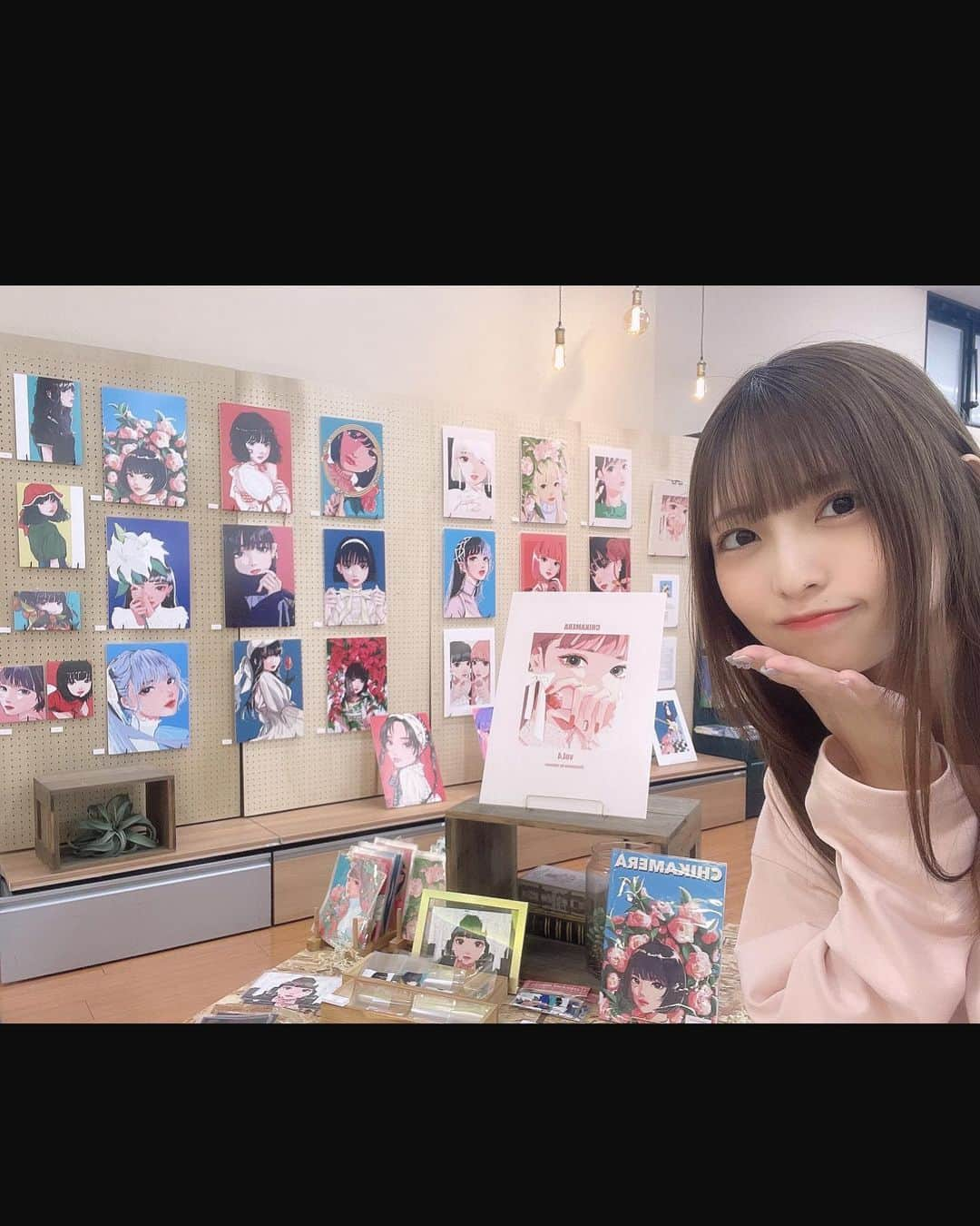 櫻井もえのインスタグラム：「.  ♡⃛  .  先月福岡に帰省した時に ちかめさんの作品の展示も観に行ってきました！  本当にイラストが好みすぎて気づいたらグッズいっぱい買ってた👼🏻💭 またイベントがあったら絶対行きたい、！୨୧⑅*」