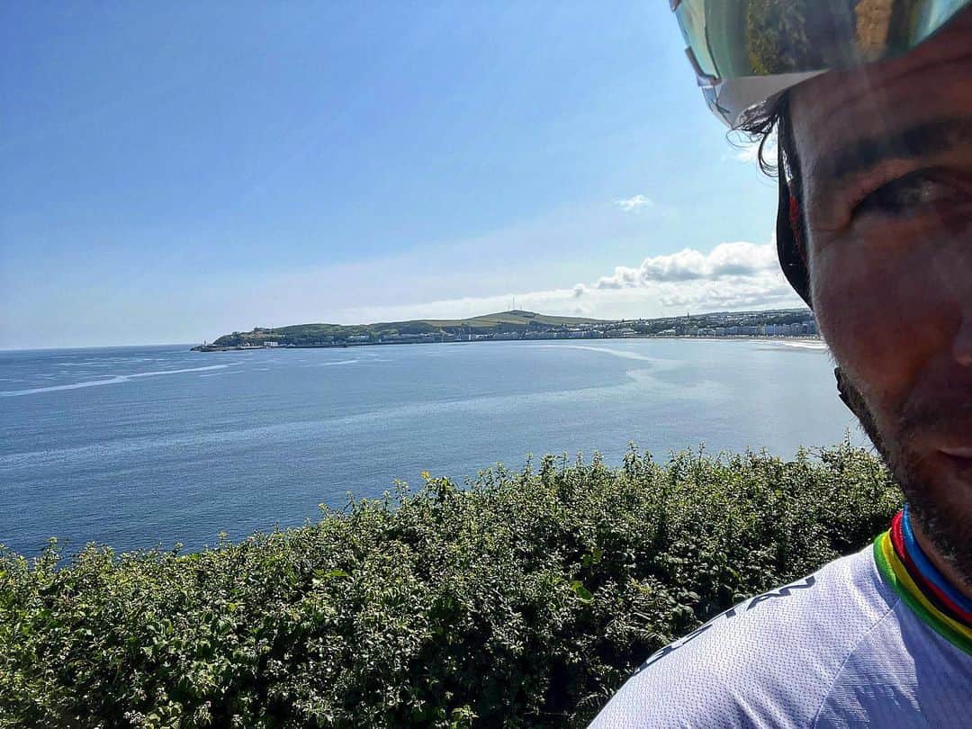 マーク・カヴェンディッシュのインスタグラム：「Not an altitude camp ⛰️🏔️」