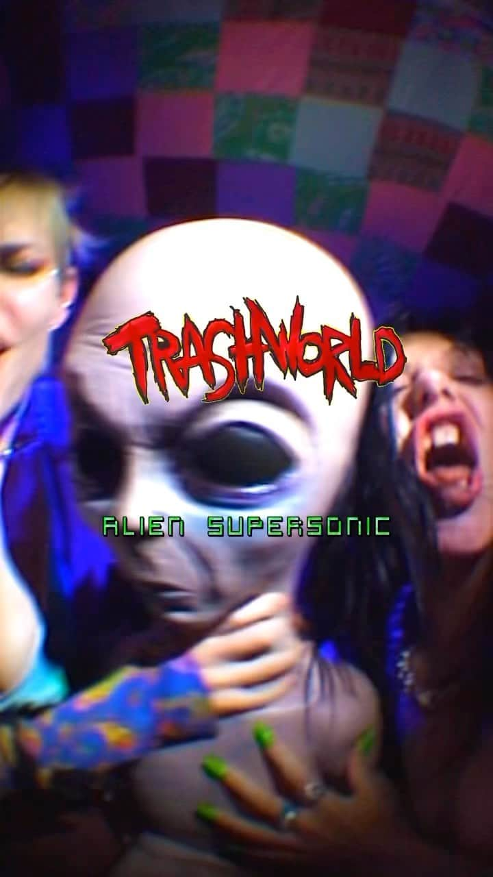 Ashley Smithのインスタグラム：「YES YES YES 🌎TRASHWORLD🌎 Greatest band ever!!! 😋 our awesome director friend @patrickliam took @alienzarereal and I out into the world to make this little vid 4 U!!!  Our July 3rd show presented by @prettybutwicked with @cumgirl8 and @iizzyspearss is gonna be bananas 🍌🍌🍌 tix in linx  See you there!!!! XOXO Follow @dm_trashworld 4 more awesome shit   Director: @patrickliam  Production Asst.: @astroure  Song: ALIEN SUPERSONIC」