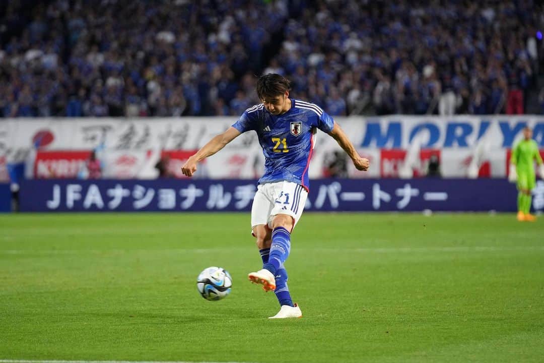 のインスタグラム：「今シーズンも応援ありがとうございました。 勝利、そして代表初ゴールといい形でシーズンを終えられてよかったです。 #日本代表」