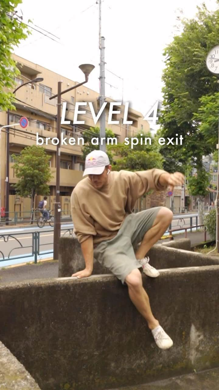 ジェイソン・ポールのインスタグラム：「It’s that simple: Master the butt wiggle and you master Parkour.」