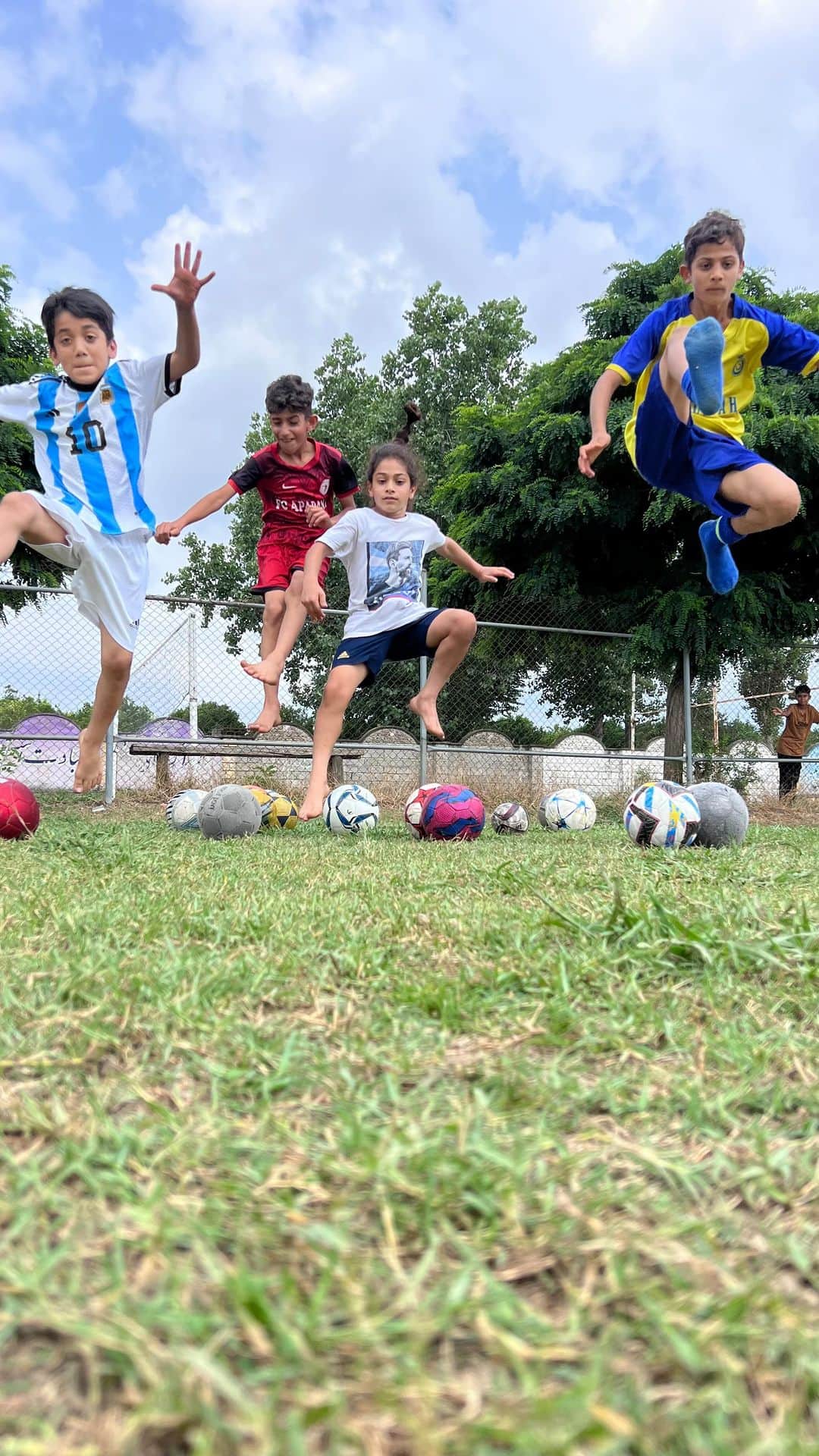 Arat hosseiniのインスタグラム：「@arat.gym #ARAT 👏😘 . #FOOTBALL #REELS」
