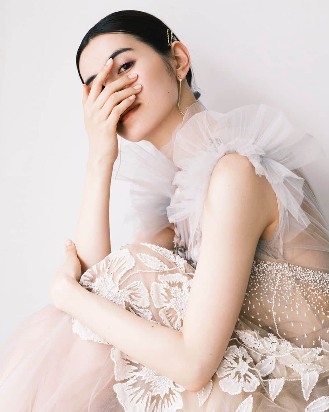 岩田絵莉佳さんのインスタグラム写真 - (岩田絵莉佳Instagram)「eye . . . photo @petitbebepencil  h&m @eri.ishiguro6  dress @her_bridal  model @15erika11  . . . #model #fashionmodel #weddingdress #bridalmakeup #wedding #weddingphotography #bridal #weddinghair  #モデル #ウェディング #ブライダルフォト #ヘアメイク #ウェディングドレス #ブライダルヘア #花嫁ヘアメイク  #ウェディングフォト #ドレス #ブライダルヘアメイク  #花嫁 #ファッションモデル #作品撮り #ドレスショップ」6月20日 19時52分 - 15erika11