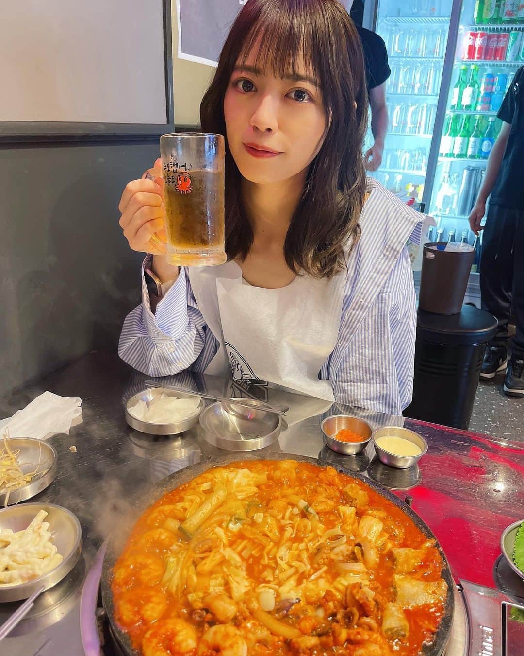 のインスタグラム：「🐙 .  気になっていた新大久保にあるチュクミドサ🐙🐙🐙  イイダコの炒め物🐙  辛さは普通にしたのに結構辛かったけどめっちゃ美味しかった☺️💕  行ってみたかったからはっぴー🥳  . . . . . #チュクミドサ #新大久保グルメ #新大久保 #韓国グルメ #東京ごはん #ミディアムヘア #ヘアアレンジ #followme #likeme #eatme #ootd #followplease #likeplease #koreanfood #korea #asiagirl #japanesegirl #idol」