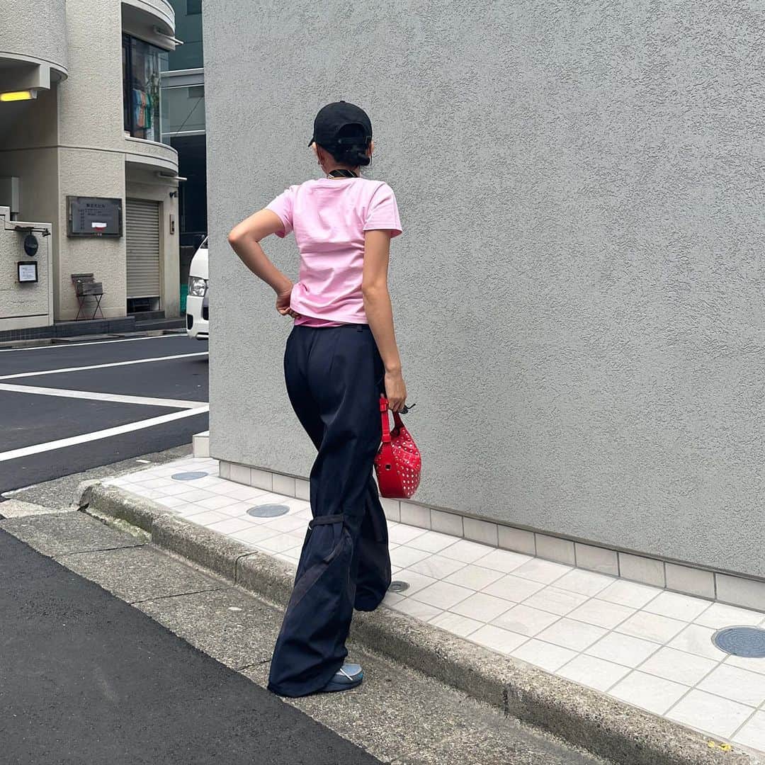 川本七海さんのインスタグラム写真 - (川本七海Instagram)「pink mood🩷🎀💞✨✨ チビteeばかり着ている🫶🏽これ全色おきにいり🫶🏽」6月20日 20時07分 - namikawamoto