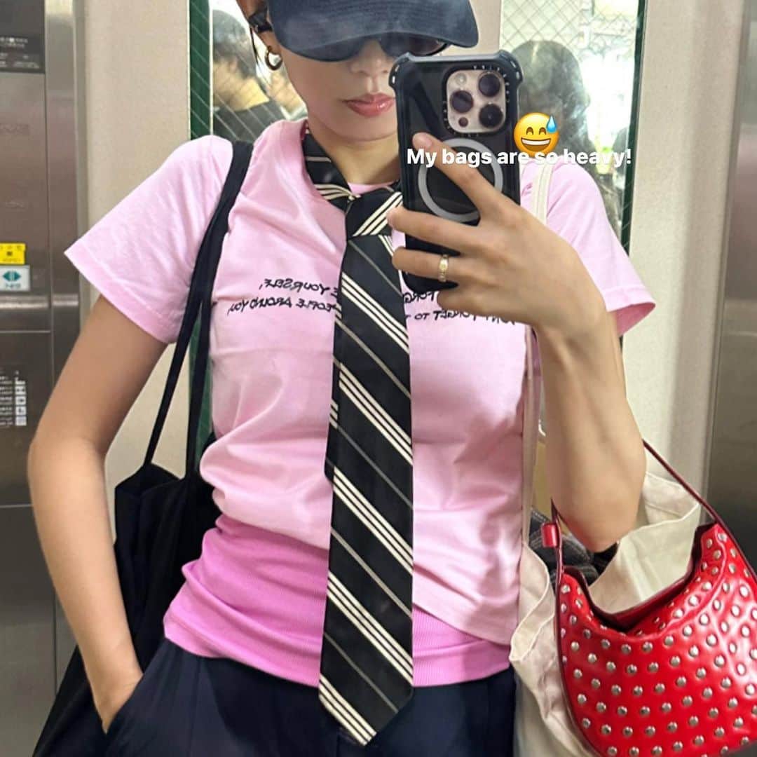 川本七海さんのインスタグラム写真 - (川本七海Instagram)「pink mood🩷🎀💞✨✨ チビteeばかり着ている🫶🏽これ全色おきにいり🫶🏽」6月20日 20時07分 - namikawamoto