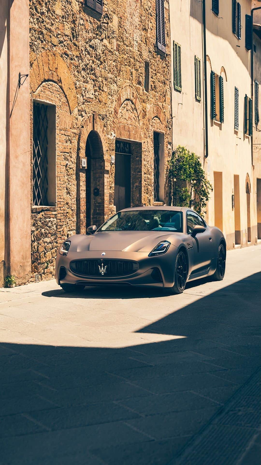 マセラティのインスタグラム：「Introducing the Tridente Membership Program, a loyalty program designed for clients and car enthusiasts. Download the app for exclusive content and previews, passion is all you need to enter. #Maserati」