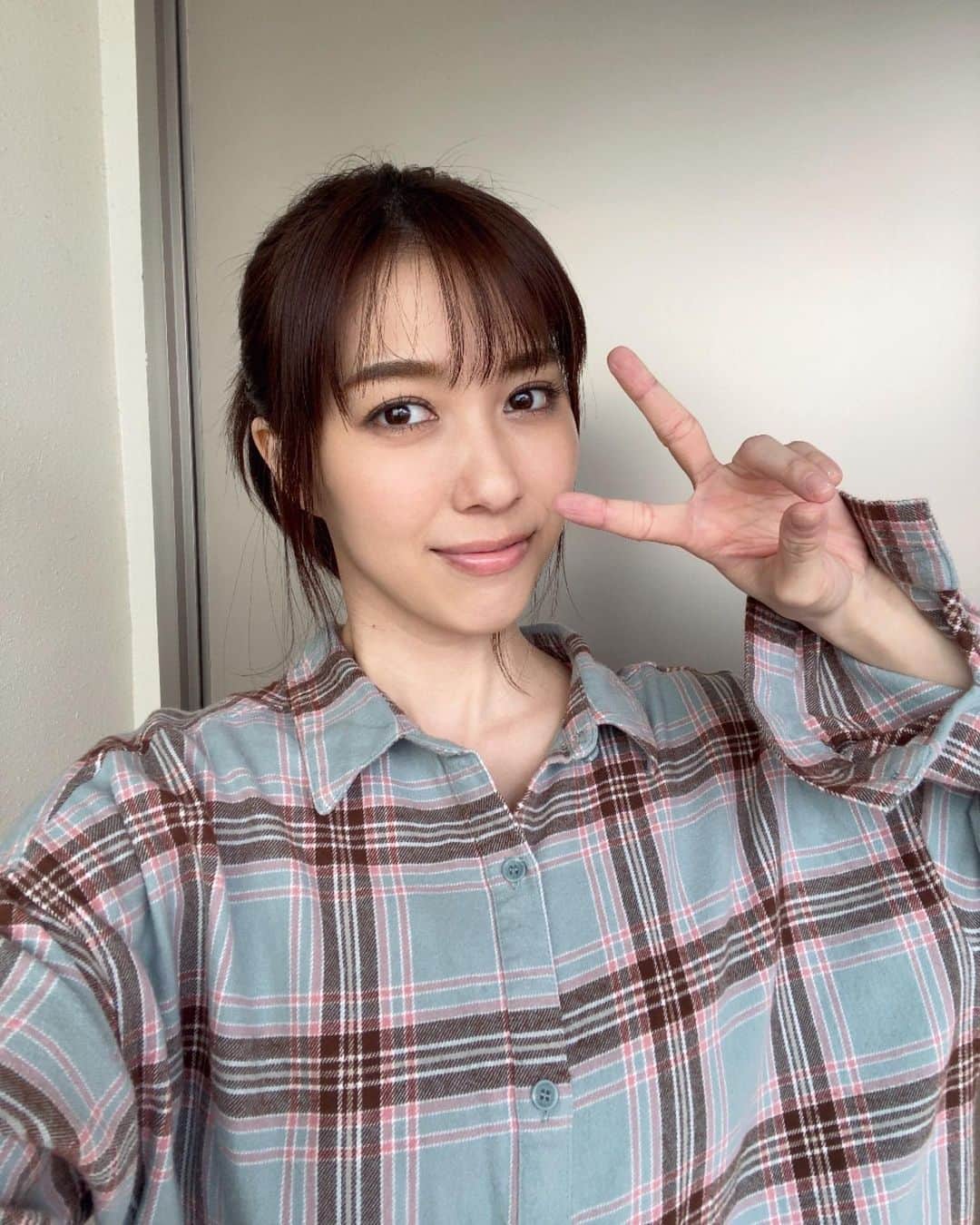 秦瑞穂のインスタグラム：「はて... いつからDVDのカウントダウン始めようかなぁ🤔  ジャケットが公開になったら始めようかな🫣✨  7/20発売👙  もう予約も始まってるよー🥳  .  #秦瑞穂 #follow #me #followme #japanesegirl #japan #粉我 #偶像 #インスタグラビア #gravure #instagravure#sexy#셀카놀 #被写体 #selfie #lingerie#gn#셀카」