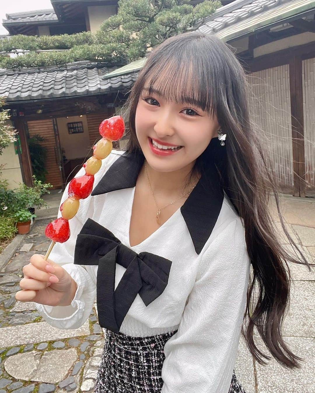 岡本怜奈のインスタグラム：「♡  京都🇯🇵⛩ ⁡ 遠足で行った時何も食べられなかったから、 初の京都食べ歩き！ いっぱい食べちゃった🤤💛 ♡ ♡ #京都 #京都観光 #kyoto #京都グルメ #清水寺 #kiyomizu #清水寺食べ歩き #食べ歩き  #추천 #팔로우 #셀카 #05 #05년생 #고등학생」