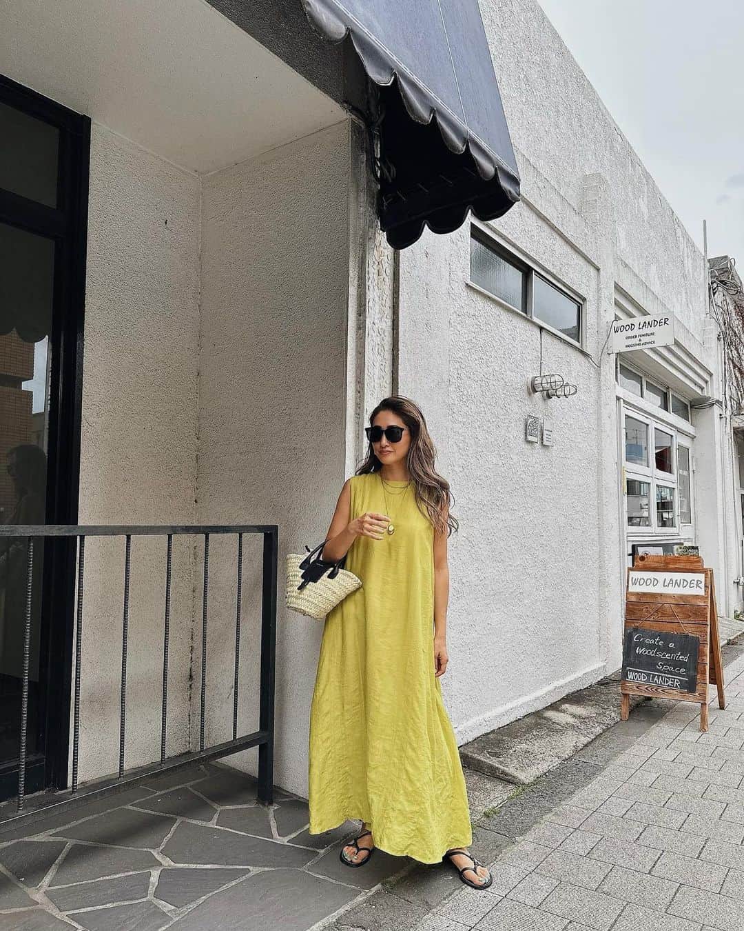 esutoreja_risaribonのインスタグラム：「イエローのヒラヒラワンピース⭐️ 背中デザインがポイントとなるワンピースになります⭐️⭐️ .  .  .  . @esutoreja  21日20:00〜」