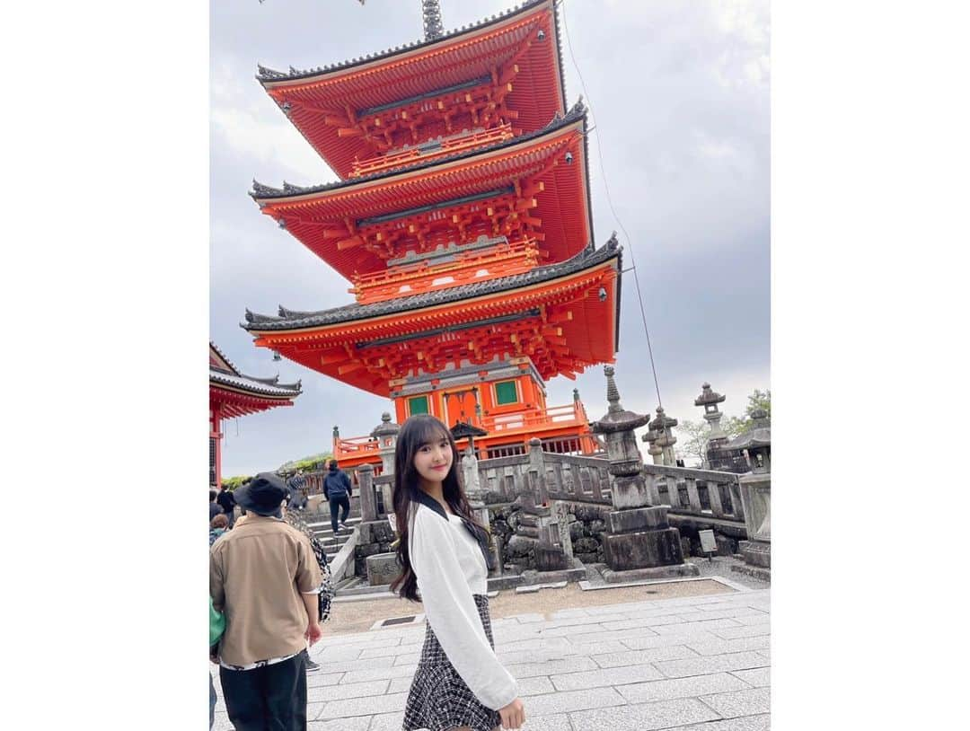 岡本怜奈さんのインスタグラム写真 - (岡本怜奈Instagram)「♡ ⛩🤍🤍 ♡ ♡ #京都 #京都観光 #kyoto #京都グルメ #清水寺 #kiyomizu #清水寺食べ歩き #食べ歩き  #추천 #팔로우 #셀카 #05 #05년생 #고등학생」6月20日 20時15分 - renatan1222