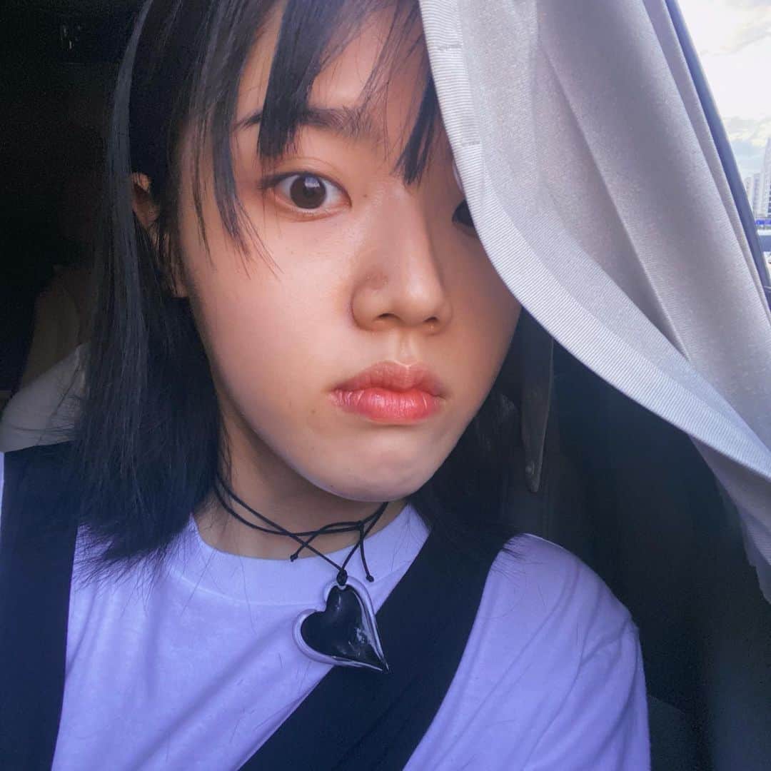 のインスタグラム：「여름중독은 무섭고좋아-몰랑-! Summer addiction💥☄️」