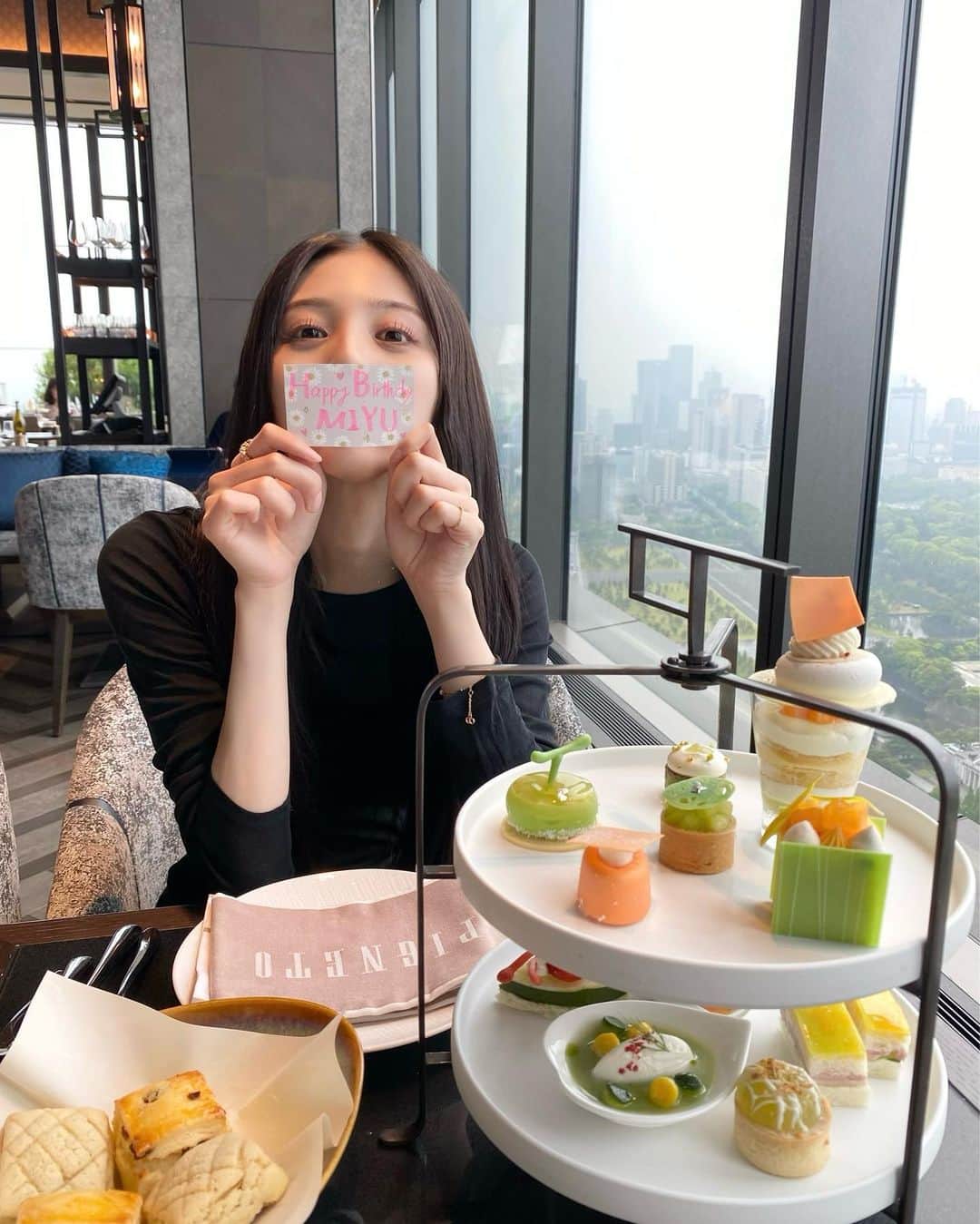 吉井美優のインスタグラム：「🎂🍈✨」