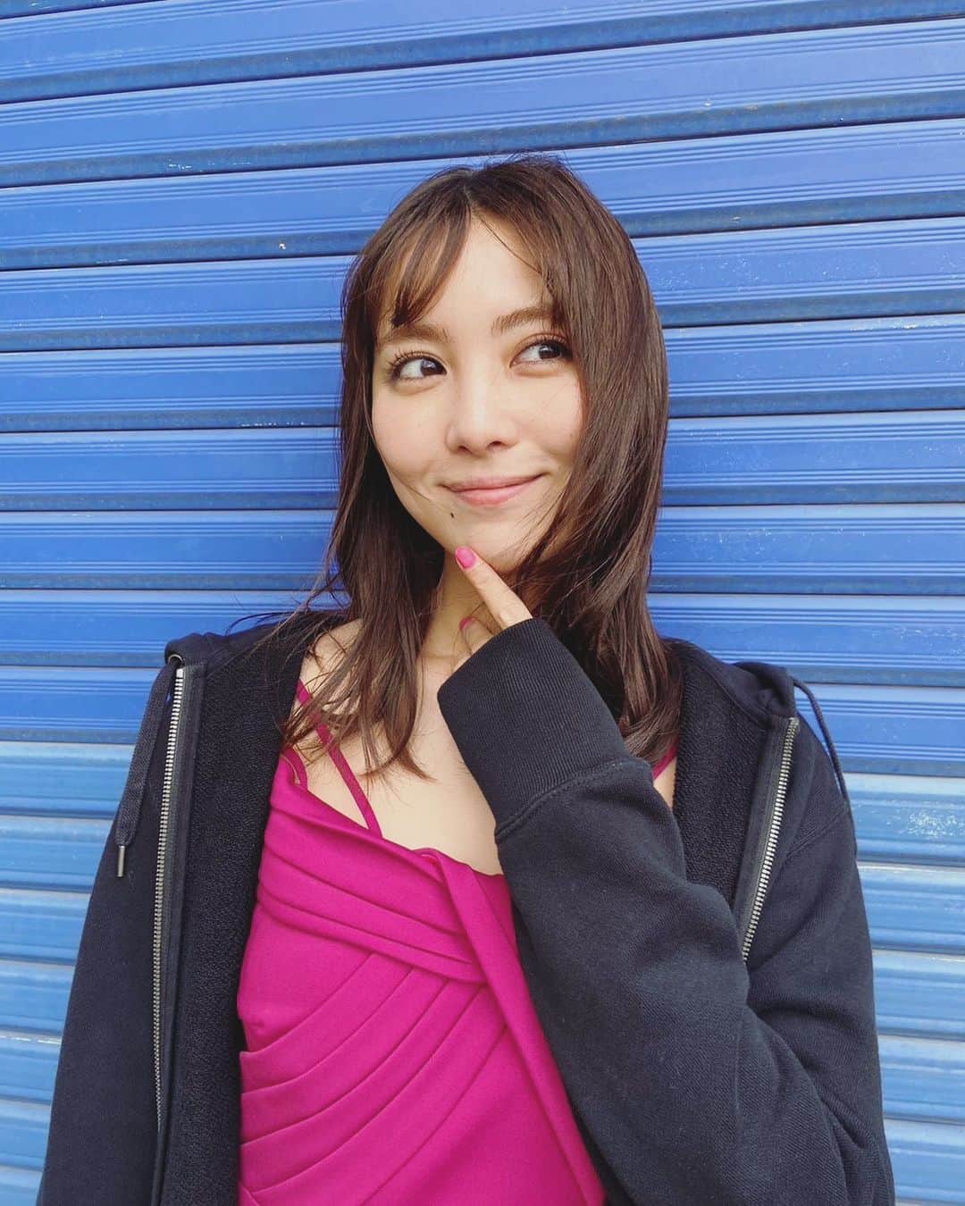 のインスタグラム：「本日この後0:59〜MBS、1:28〜TBS「明日、私は誰かのカノジョ Season2」第6話🌙 先週放送の第5話から未来も登場しています！ 原作の未来ちゃんのチャームポイントのほくろも再現してます☺️ 今夜もどうぞお楽しみにーー！ #明日カノ」