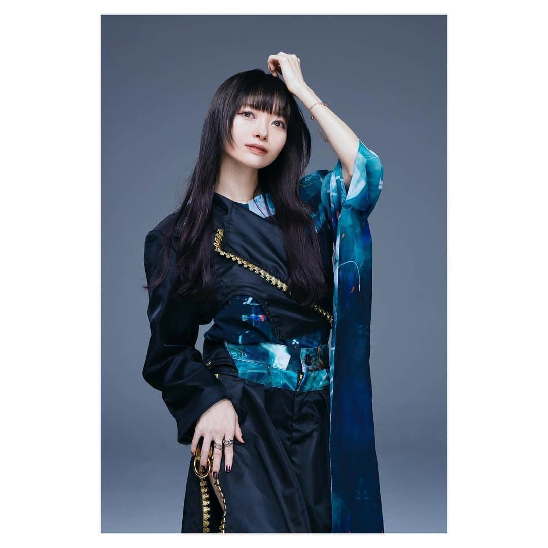 RINAさんのインスタグラム写真 - (RINAInstagram)「【New Visual】  photo by @takuyaiioka  make up @youca1220  hair @mikimasue_hair__  costume @sa.na.gi   ◆本日24時より新曲『#animation』配信リリース  #AliA #animation」6月20日 20時15分 - rina__alia
