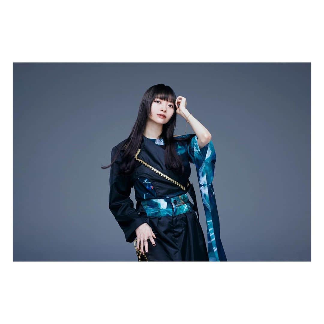 RINAのインスタグラム：「【New Visual】  photo by @takuyaiioka  make up @youca1220  hair @mikimasue_hair__  costume @sa.na.gi   ◆本日24時より新曲『#animation』配信リリース  #AliA #animation」