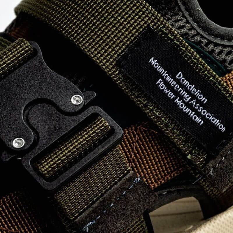 UNBY GENERAL GOODS STOREのインスタグラム：「キャンプやハイキング等、さまざまなアウトドアをターゲットとする機能的なシューズである一方、草や木、花や動物等、自然の中にモチーフを見出すことをコンセプトとし、繊細なディティールと感性を融合したブランドFlower MOUNTAIN。  今季、UNBYに入荷したのは、ミリタリー×アウトドアを意識したデザインと構造を持つ”SPEC9”。  ミルスペックテープの格子状構造により立体としての強度と安定性が大きく底上げされたサンダルです。  . . . . . . . #unby #unbygeneralgoodsstore  #flowermountain #flowermountain_japan」