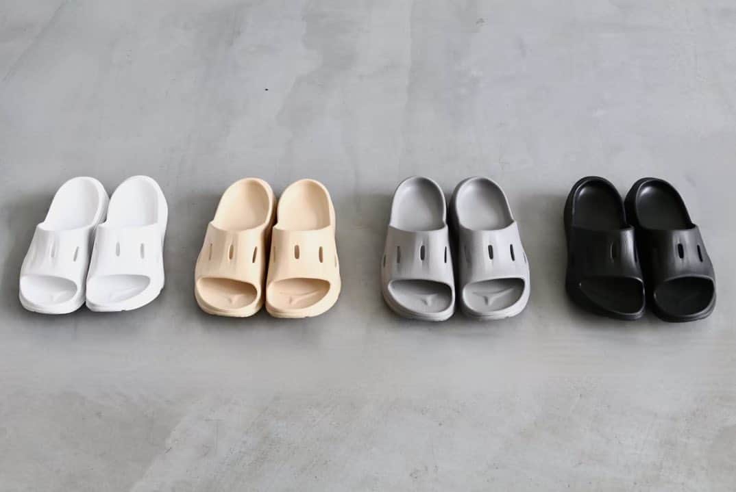 のインスタグラム：「【#2023_SUMMER_SALE】 HOKA ONE ONE / ホカ オネ オネ "U ORA RECOVERY SLIDE 3" ¥ 9,900- > ￥8,415- ［15%off］ _ 〈onlin store / @digital_mountain〉 https://www.digital-mountain.net _  【オンラインストア#DigitalMountain へのご注文】 *24時間受付 *14時までのご注文で即日発送 *1万円以上ご購入で送料無料/ tel：084-973-8204  _ We can send your order overseas. Ordering procedure details can be found here. >>http://www.digital-mountain.net/html/page56.html  _ #HOKAONEONE #ホカオネオネ _ 実店舗：#WonderMountain  〒720-0043  広島県福山市船町2-23 JR 「#福山駅」より徒歩10分 #ワンダーマウンテン #japan #hiroshima #福山 #福山市 #尾道 #倉敷 #鞆の浦 近く _ WOMEN/GOODS： @hacbywondermountain _」