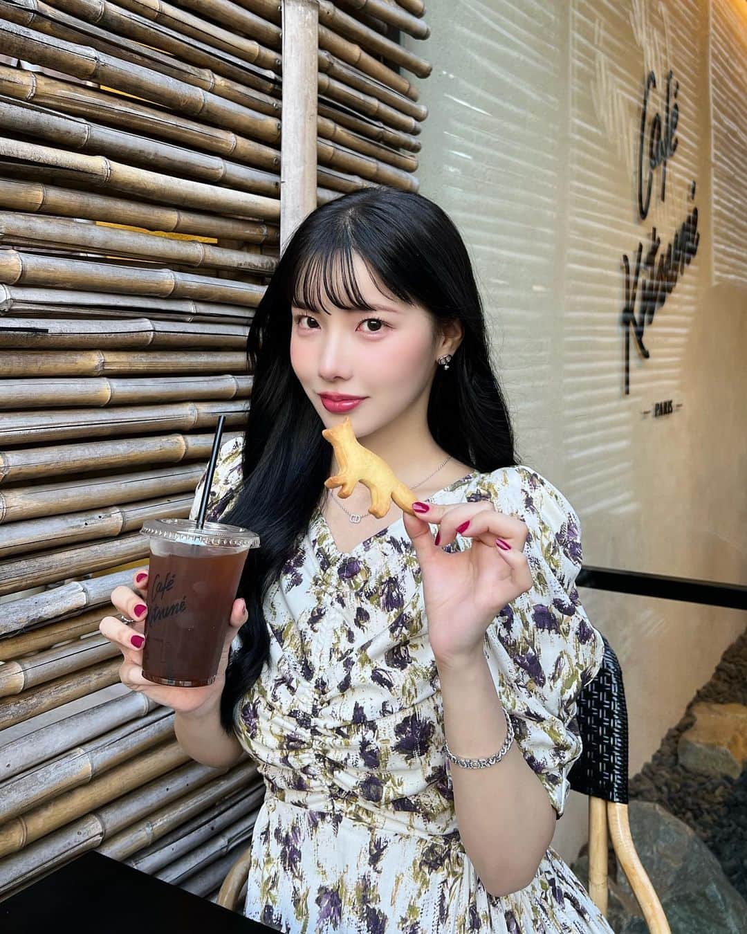 えみ姉のインスタグラム：「ㅤ ㅤ 毎日色んな系統でヘアメイク ガラリと変えるのが楽しくて朝起きてる♡♡♡笑 ㅤ 今日は久しぶりのお姉さん系統、大丈夫かな🥺笑 ㅤ 最近キラキラアクセブーム💎♡♡ ㅤ  ㅤ ㅤ #zara #dior #snidel #ワンピース #骨格ストレート #黒髪ロング #スナイデル #ザラ #ザラ購入品 #表参道 #表参道カフェ #南青山 #南青山カフェ #東京カフェ」