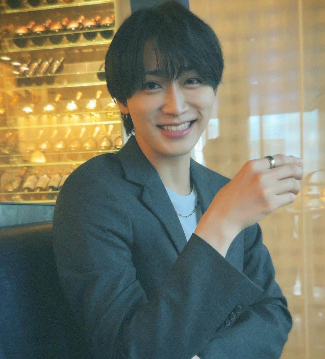 武本悠佑（ゆっけ）のインスタグラム：「@armanirestaurants  アペリティーボ ボックスに招待して頂きました🫶  素敵なテラスに贅沢なメニュー、最高のスタッフさんに感動致しました🙇‍♂️  シャンパンやウイスキー、様々なドリンクが90分間フリーフローで楽しめるので是非皆様も足を運んでみてください！  #armanirestaurants #armaniristorante_tokyo」