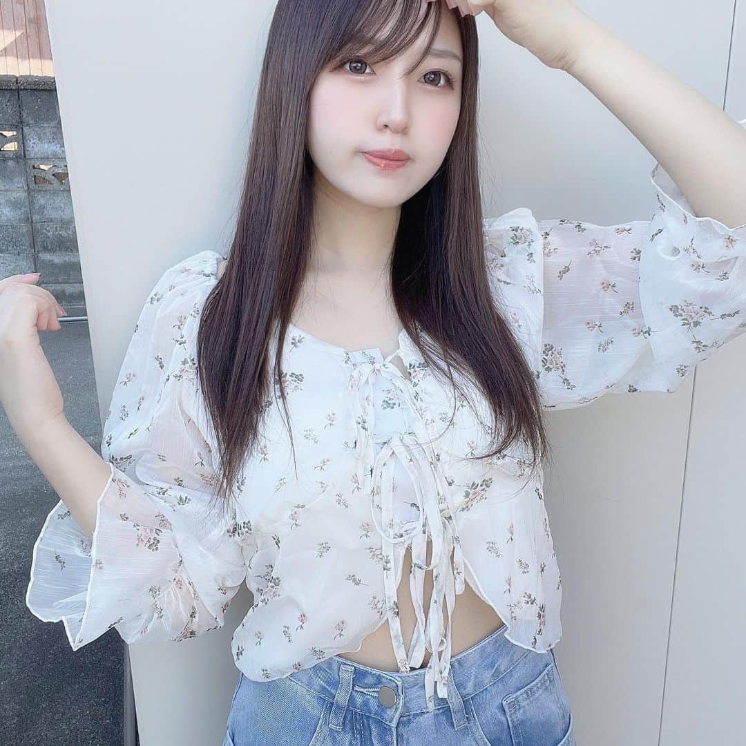 のインスタグラム：「このブラウスかわいい🌸 SHEINで品番は【9961720】 唇のぷくっはフィルターです、、  #SHEIN #shein購入品 #ブラウス #低身長コーデ #骨格ストレート #骨スト #code #コーデ #シーイン」