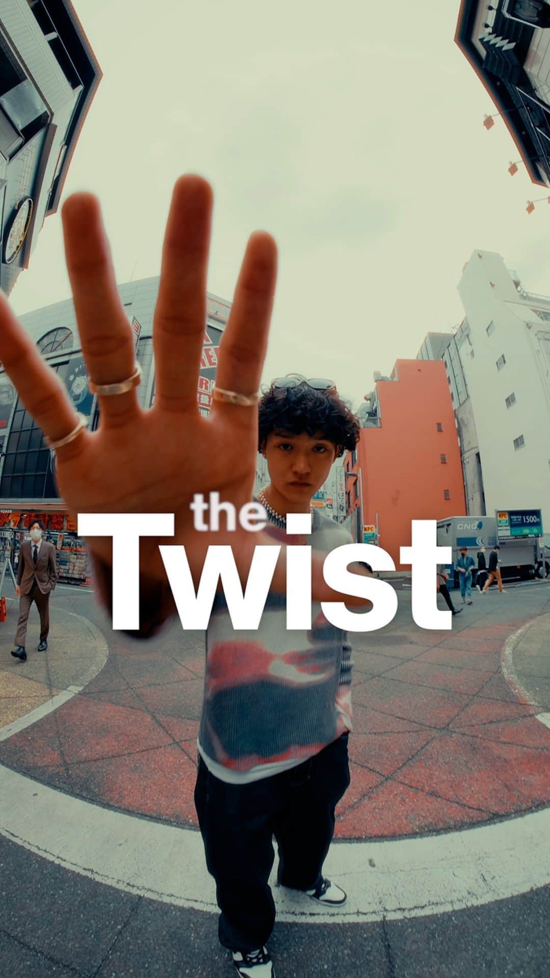 岳のインスタグラム：「The Twist Transition🔄💫✨  #transitions #editing #filming #incamera #effects」