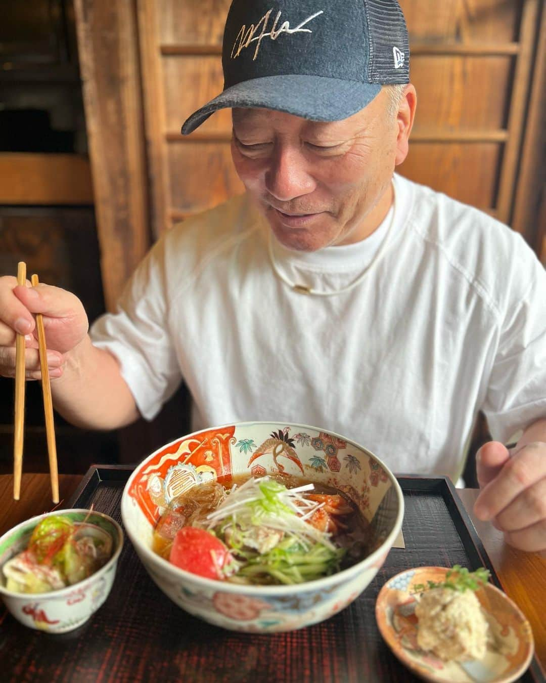 高木豊さんのインスタグラム写真 - (高木豊Instagram)「古民家カフェデビュー☕️ 雰囲気最高、味付け最高😀  妻はデザートでニッコリ🍰  #いんすたばえ #暑い #古民家カフェ  #冷麺 #薬膳カレー #鎌倉 #初体験 #妻にっこり☺️  #高木豊 #YouTube」6月20日 20時39分 - takagi.1022