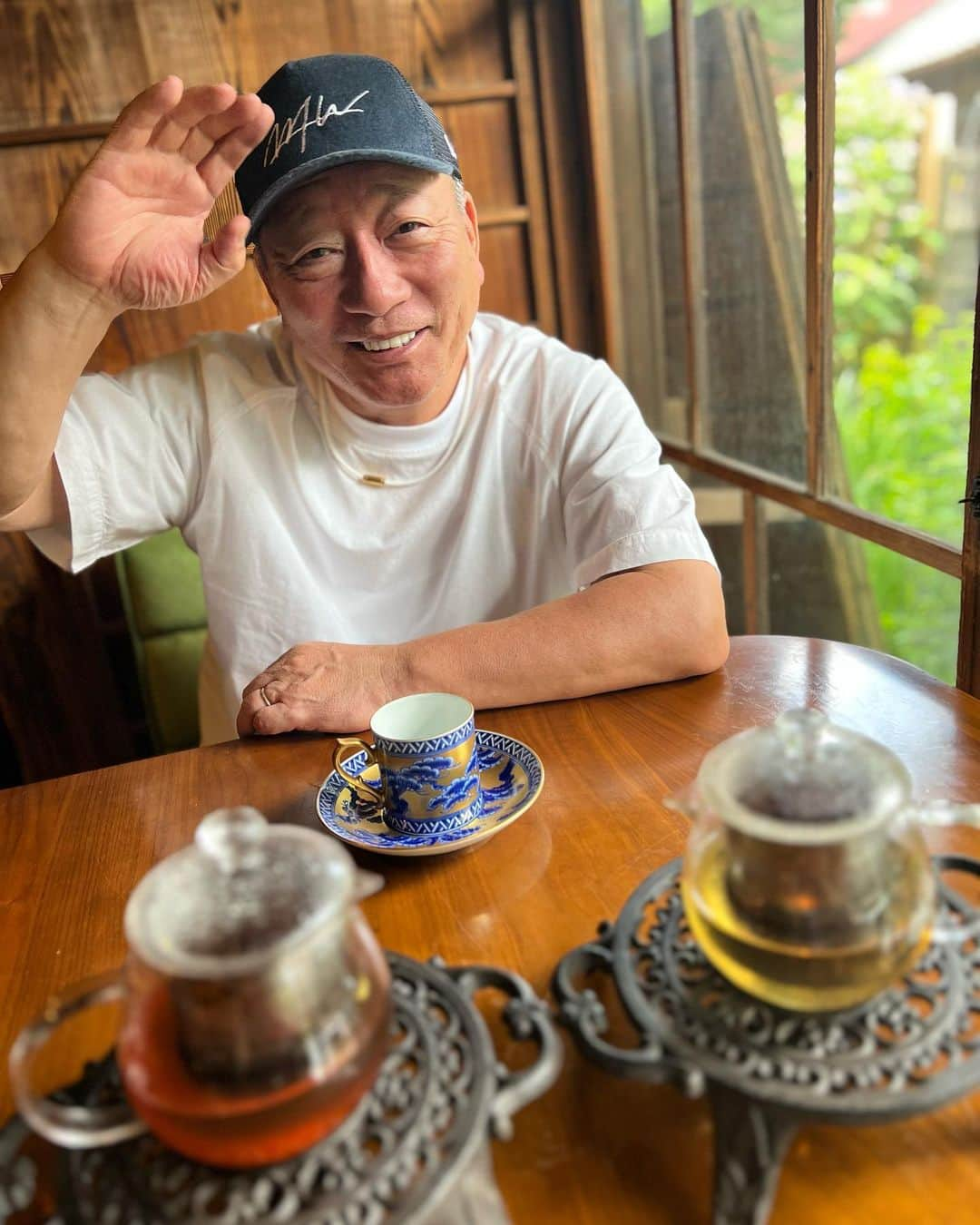 高木豊のインスタグラム：「古民家カフェデビュー☕️ 雰囲気最高、味付け最高😀  妻はデザートでニッコリ🍰  #いんすたばえ #暑い #古民家カフェ  #冷麺 #薬膳カレー #鎌倉 #初体験 #妻にっこり☺️  #高木豊 #YouTube」