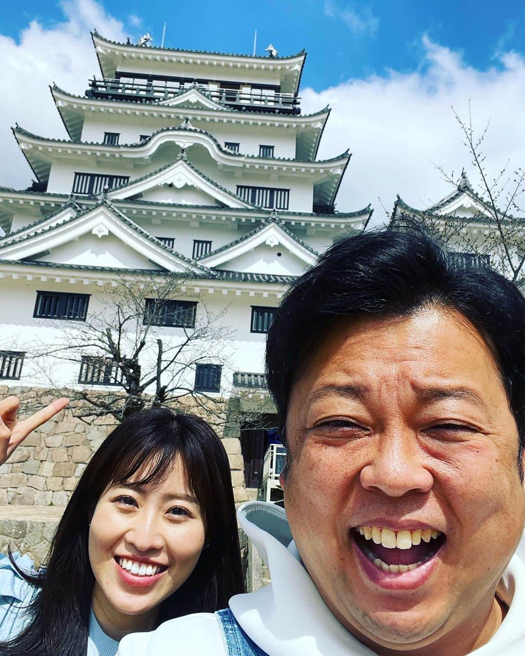 ボールボーイ佐竹のインスタグラム：「明日の早朝７時前から あの「めざましテレビ」に 中西アナウンサーと共に生出演させて頂きます！ 起きてましたらぜひご覧下さい！  ちなみに僕は深夜1時起きです！😳 なのでもう寝ます！おやすみなさい🙇🏻‍♂️  #FNSご当地うま撮GP #めざましテレビ #広島 #生中継 #１時起き」